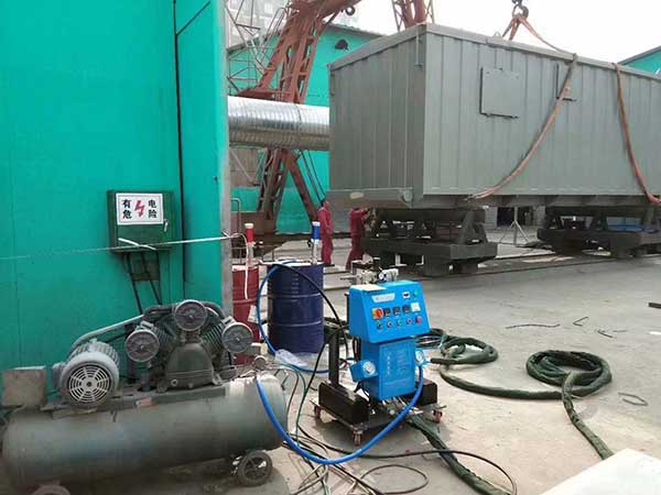 集装箱保温聚氨酯喷涂保温层浇注(图2) 集装箱保温聚氨酯喷涂保温层浇注发泡机